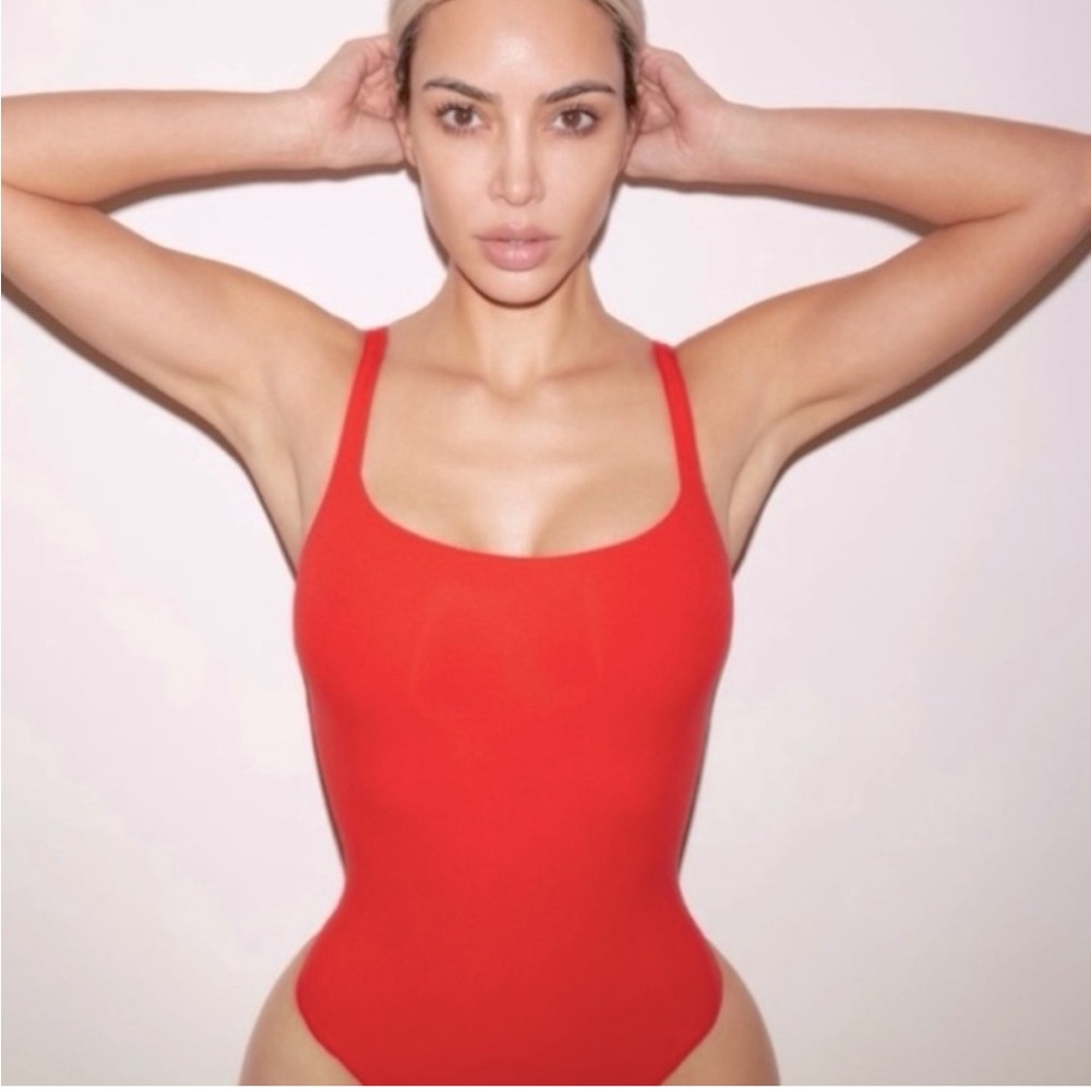 [SKIMS] NWT Fits Everybody Square Neck Bodysuit in ‘Ruby’